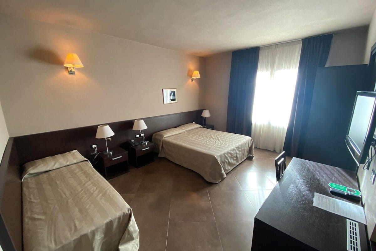Triple Room | Minibar, desk, soundproofing, free WiFi