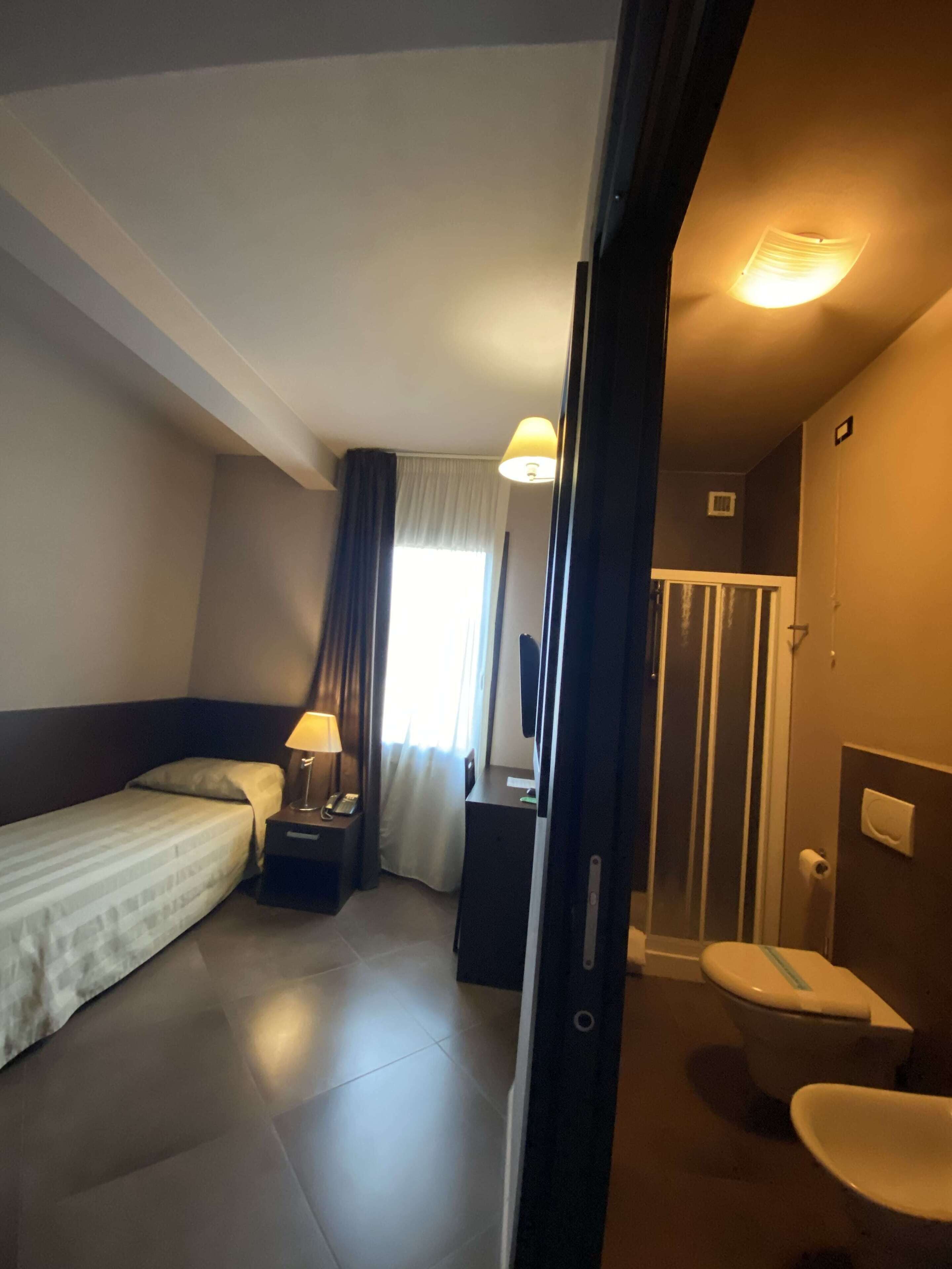 single room | minibar, desk, soundproofing, free wifi
