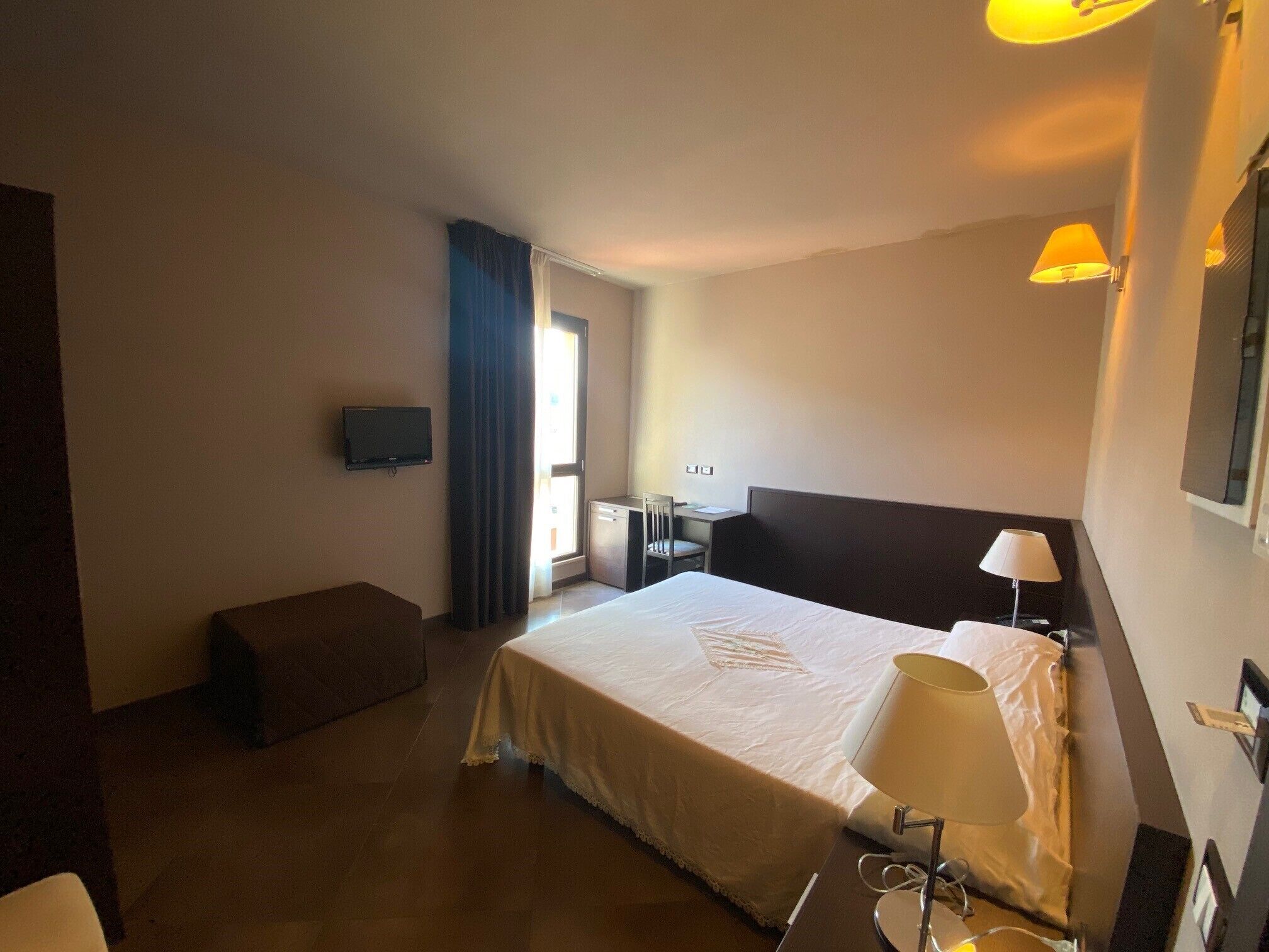 double or twin room | minibar, desk, soundproofing, free wifi