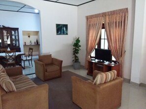 Bungalow Standard, 3 camere da letto | Soggiorno | TV a schermo piatto