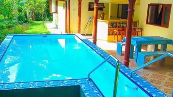 Piscine couverte, piscine extérieure