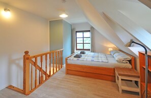 Romantisch appartement, 1 tweepersoonsbed, aan tuin (Maisonette) | Een bureau, gratis wifi, beddengoed