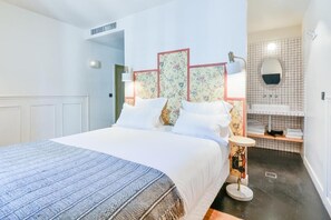 Superior Double Room | Premium bedding, in-room safe, desk, blackout curtains - Hôtel Habituel (Paris)