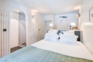Premium bedding, in-room safe, desk, blackout curtains - Hôtel Habituel (Paris)