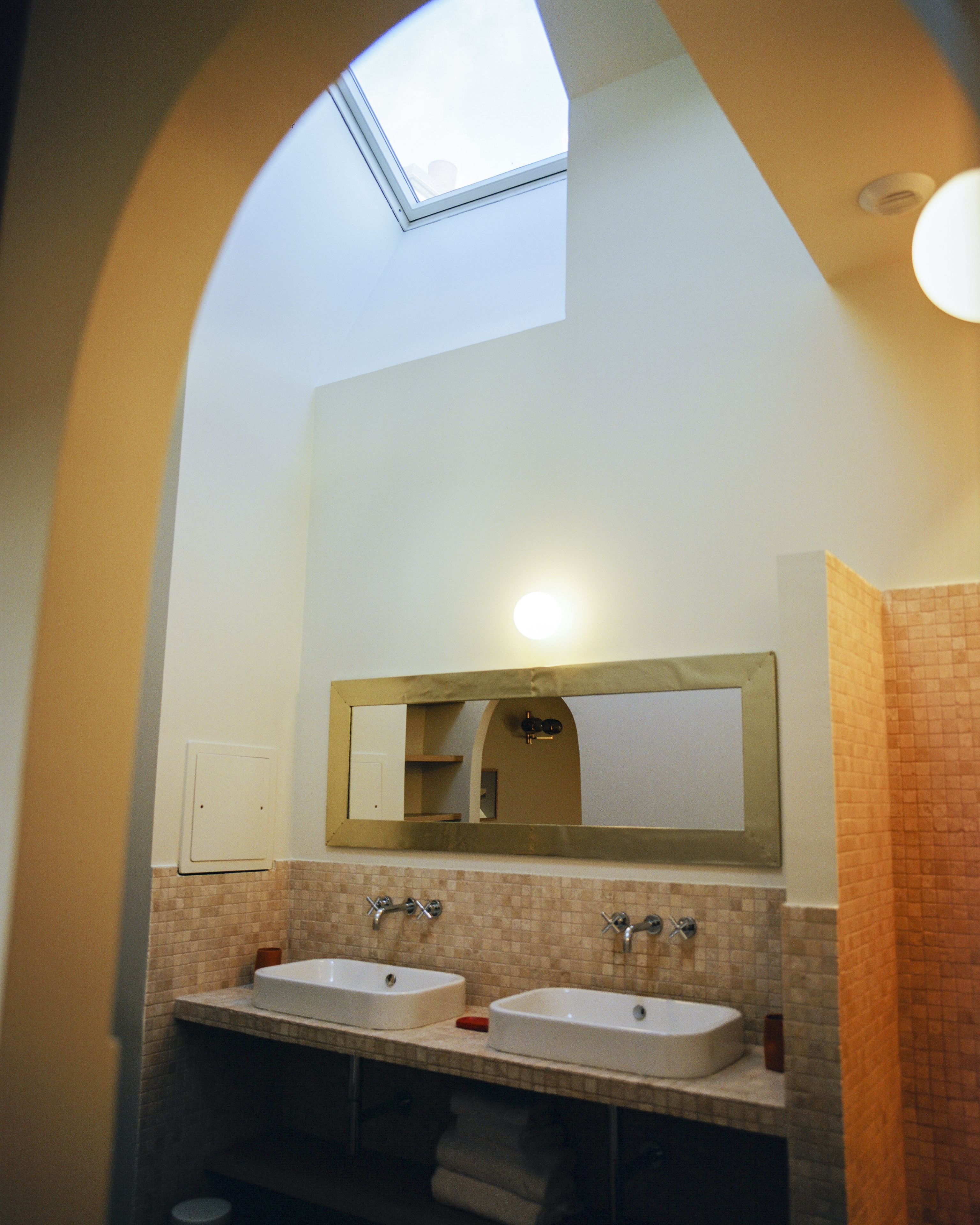 suite | bathroom sink