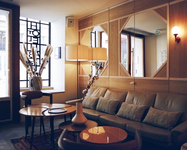 Lobby sitting area - Hôtel Habituel (Paris)