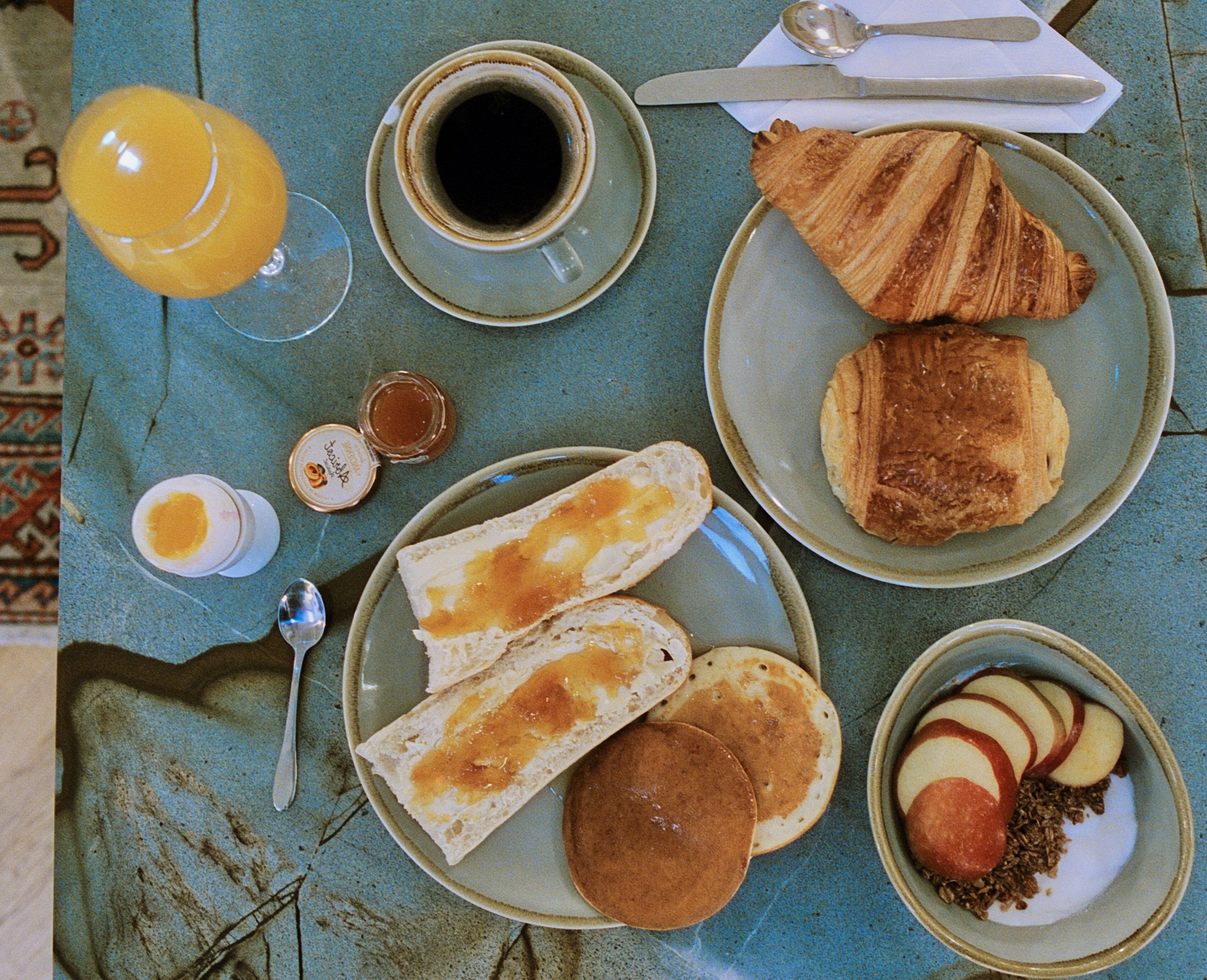 daily continental breakfast (eur 10 per person)