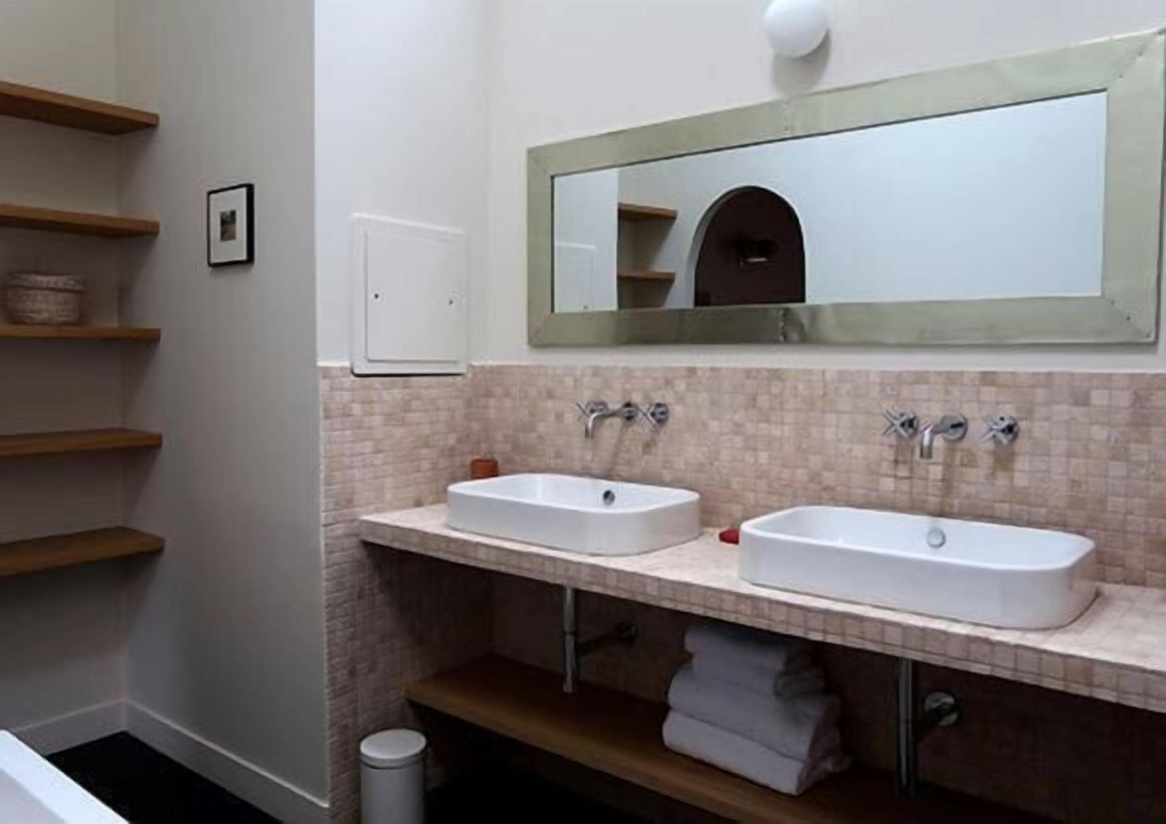 suite | bathroom | shower, free toiletries, hair dryer, towels
