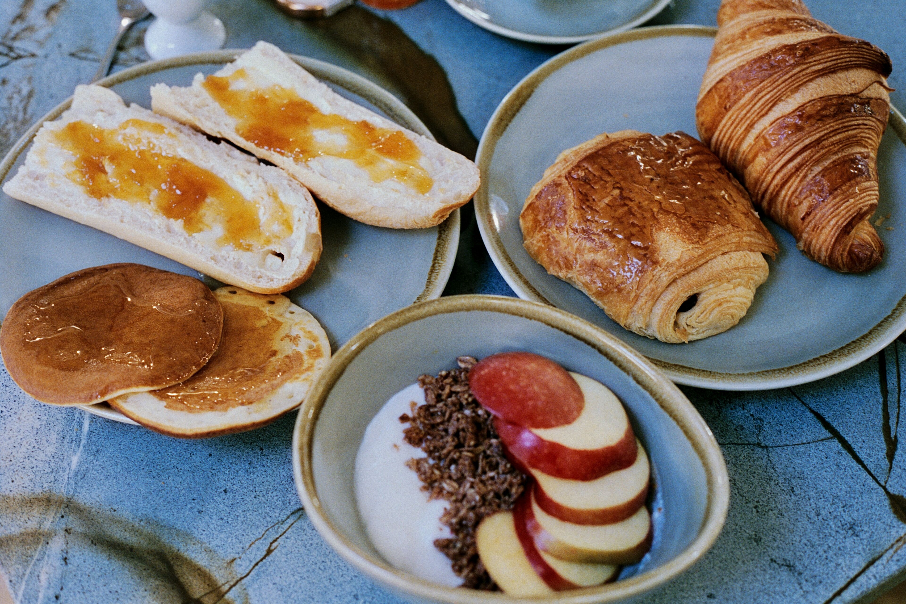 daily continental breakfast (eur 10 per person)