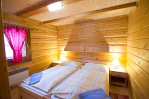 ทราดิชันนัลเคบิน, 2 ห้องนอน, เตาผิง, วิวภูเขา | 2 ห้องนอน, เปล/เตียงเด็กอ่อน (ฟรี), เตียงเสริม/เปล, ผ้าปูที่นอน