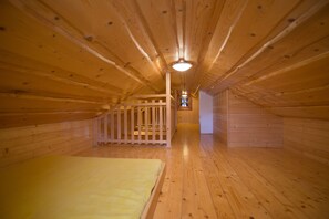 2 habitaciones, cunas gratuitas y camas plegables/adicionales