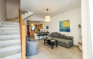 Duplex | Living room | 24-inch Smart TV with cable channels, TV, fireplace - Maestralia (Skiros)