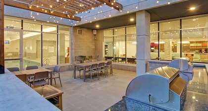 Home2 Suites by Hilton Montreal Dorval