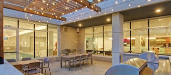 Home2 Suites by Hilton Montreal Dorval
