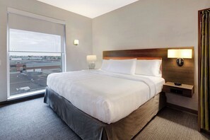 Suite, 1 très grand lit (Mobility & Hearing, Roll-in Shower)