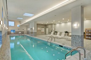 Indoor pool - Home2 Suites by Hilton Montreal Dorval (Dorval)