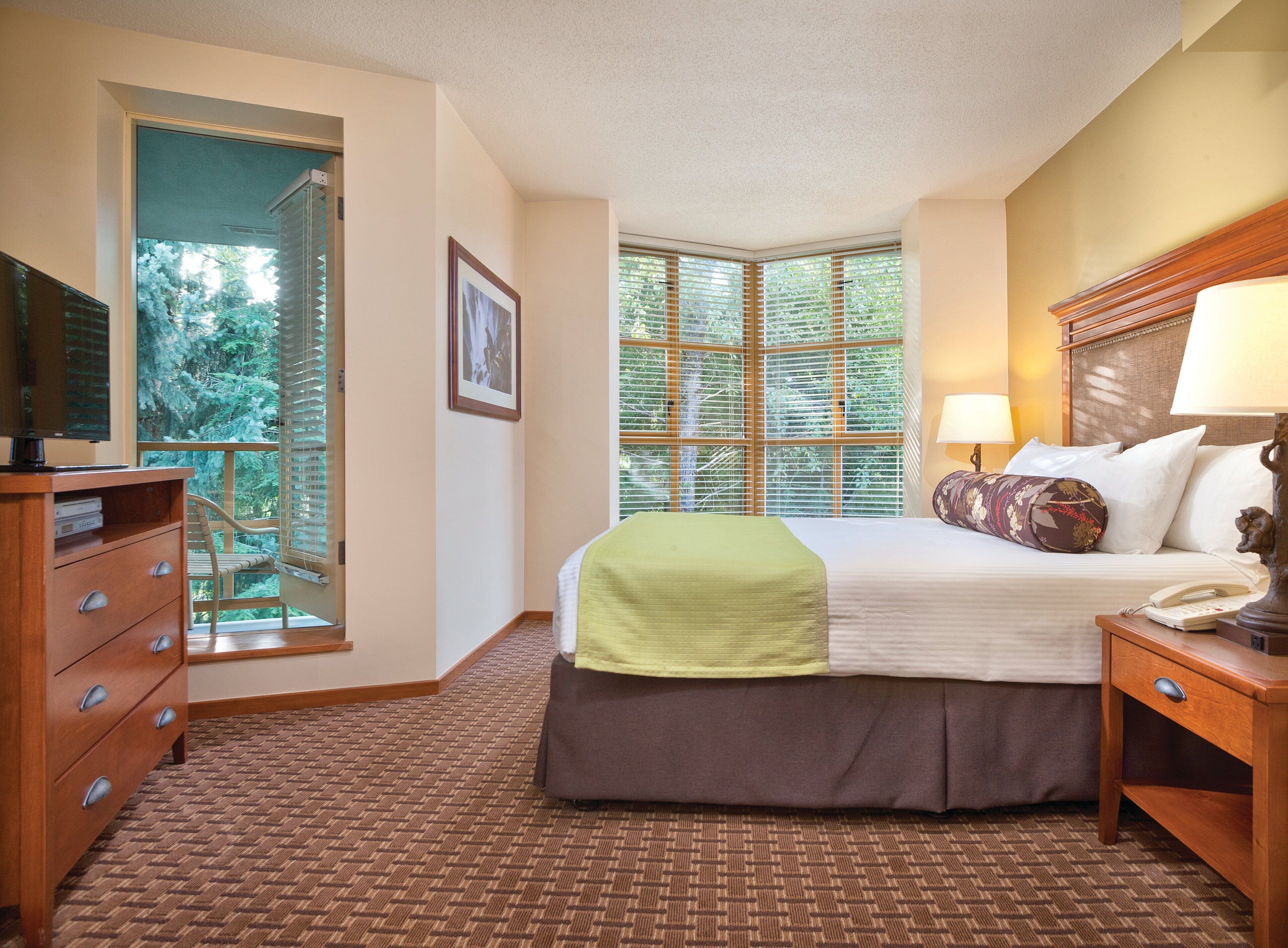 Standard Condo, 1 Bedroom, Kitchen | 1 bedroom, iron/ironing board, bed sheets