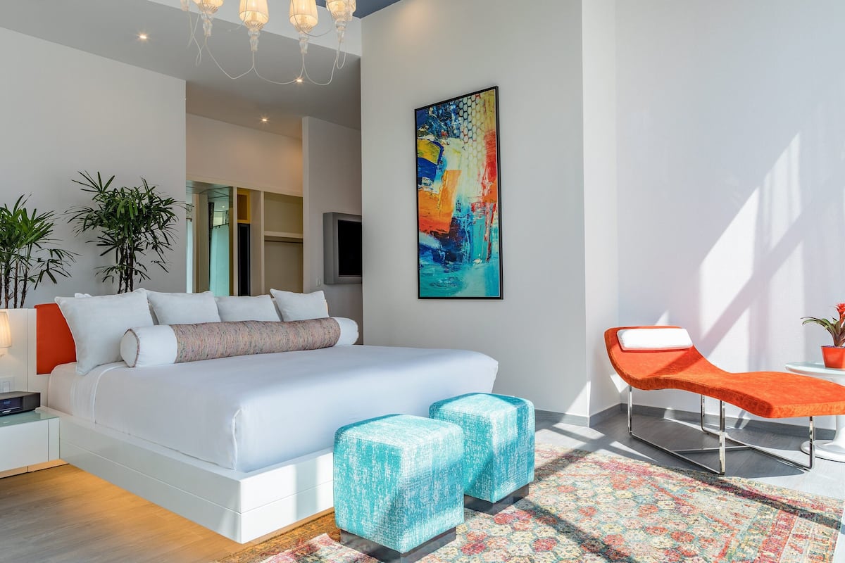 Wow Suite, 1 King-Bett, Stadtblick | Zimmersafe, Verdunkelungsvorhänge, Bügeleisen/Bügelbrett
