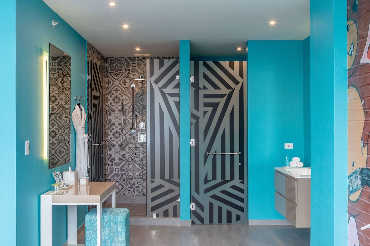 penthouse ii, suite, 1 king, partial city view | bathroom | free toiletries, hair dryer, towels