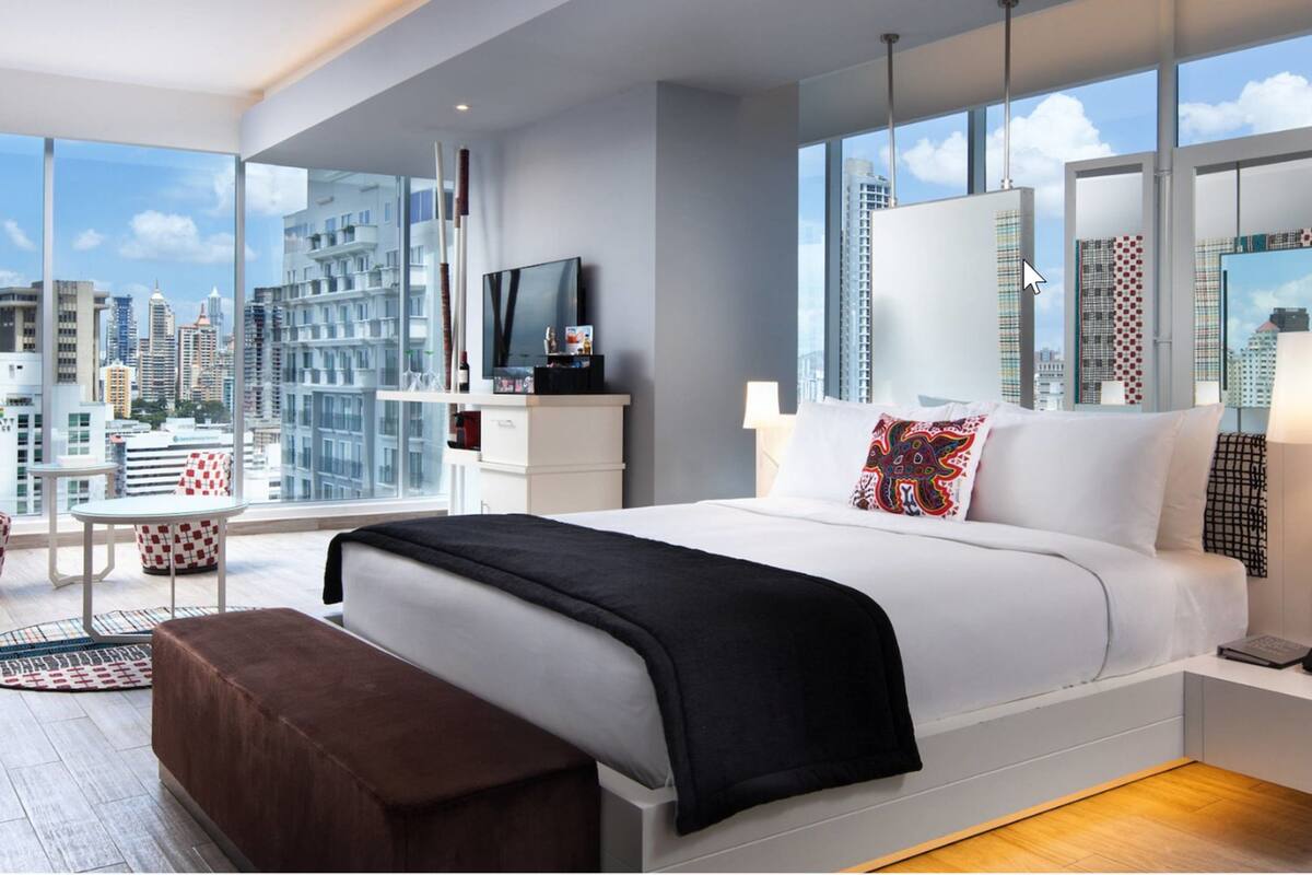 urban suite,1 king, partial city view | in-room safe, blackout curtains, iron/ironing board