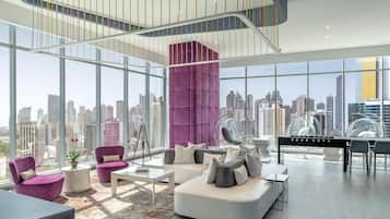 Wow Suite, 1 張特大雙人床, 城市景 | 客廳 | LCD 電視、iPod 插座