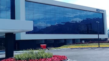 Pintu masuk properti