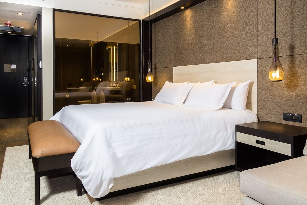 Habitación Deluxe, 1 cama de matrimonio grande, vistas a la montaña | 1 dormitorio, sábanas de algodón egipcio, ropa de cama de alta calidad