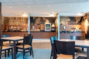 Free daily buffet breakfast - Fairfield Inn & Suites by Marriott Indianapolis Carmel (Carmel)