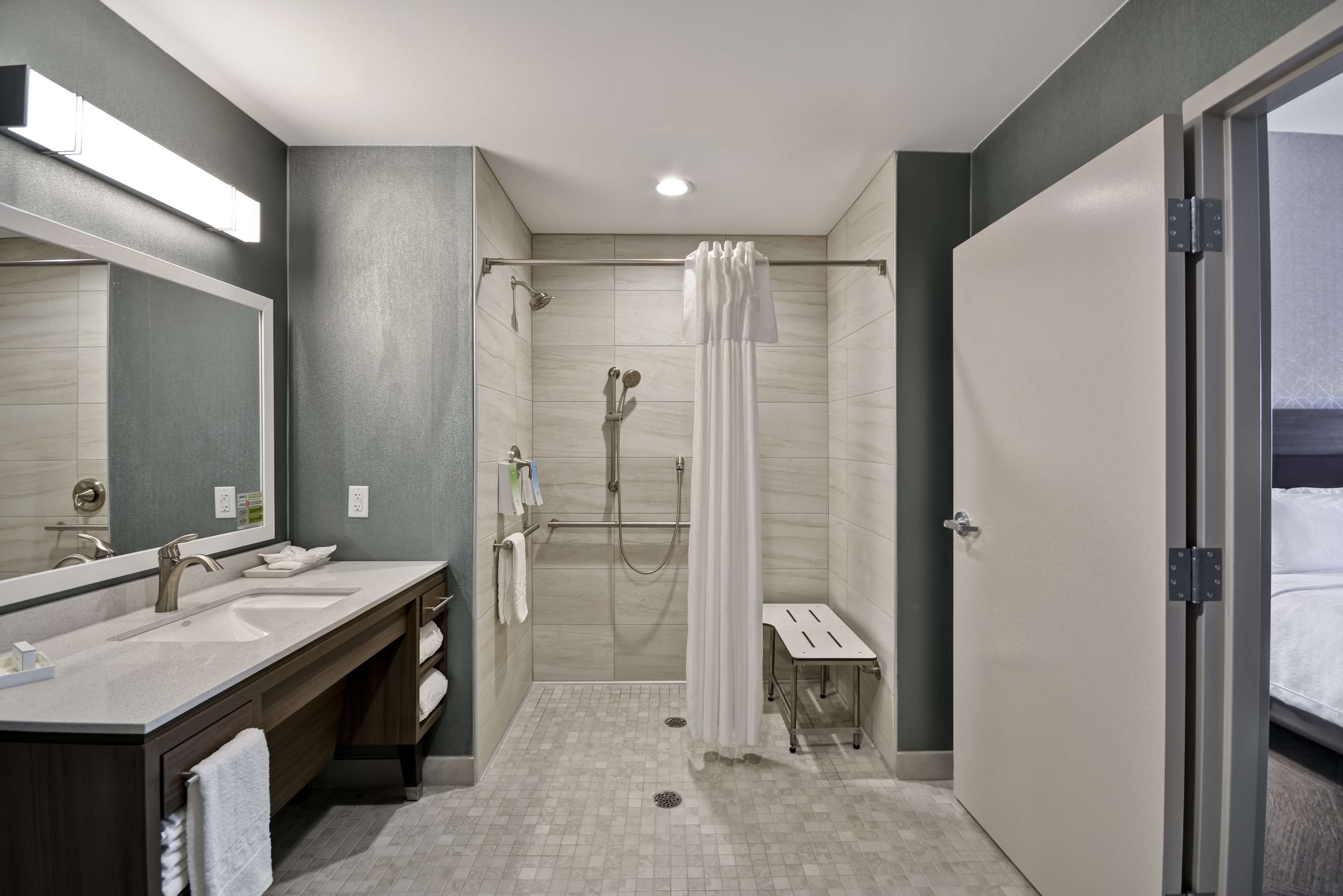 suite, 2 queen beds, accessible (roll-in shower) | bathroom shower