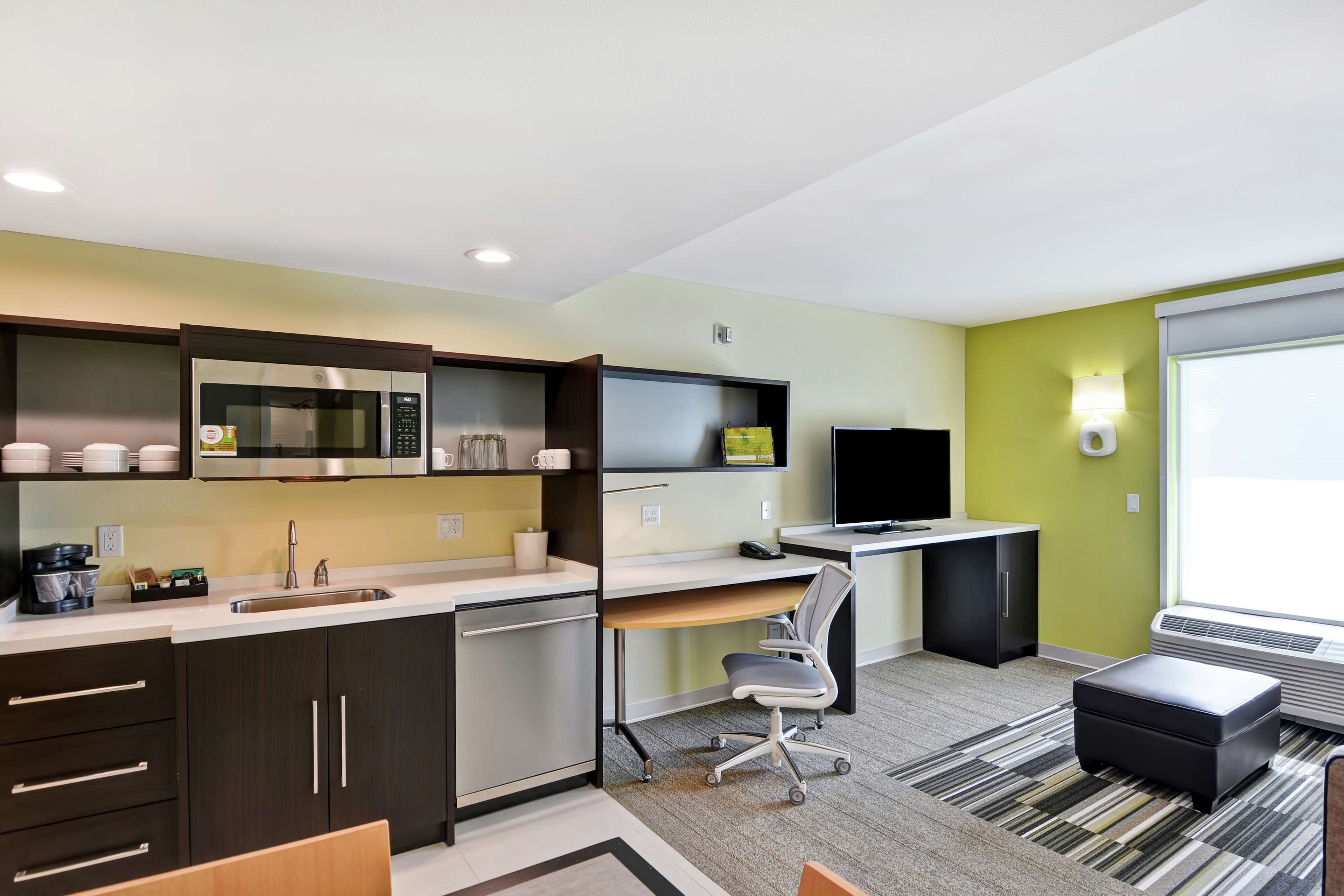 suite, 1 queen bed, accessible (hearing) | in-room safe, blackout curtains, iron/ironing board, free wifi