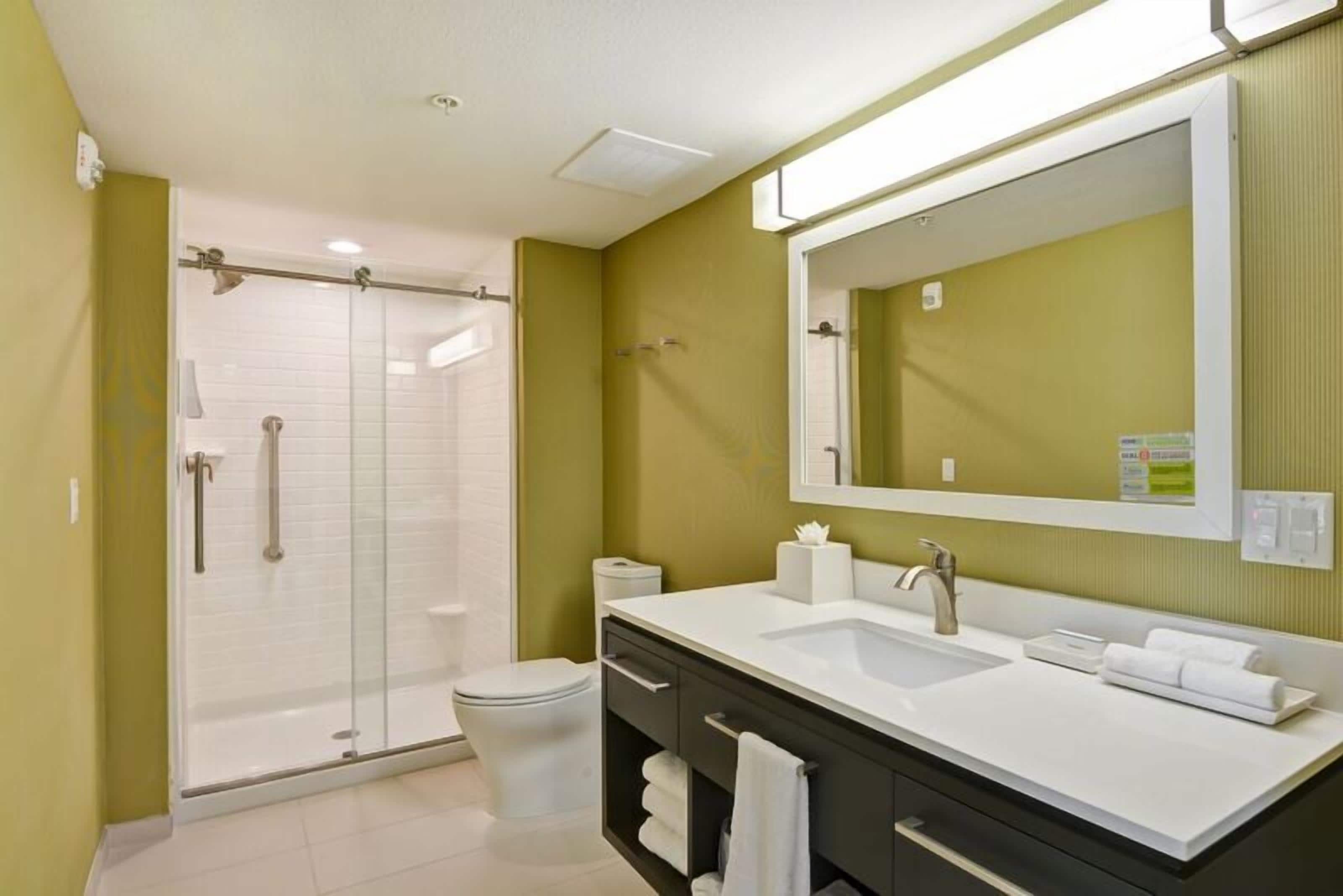 studio, 2 queen beds, non smoking | bathroom | free toiletries, hair dryer, towels, soap