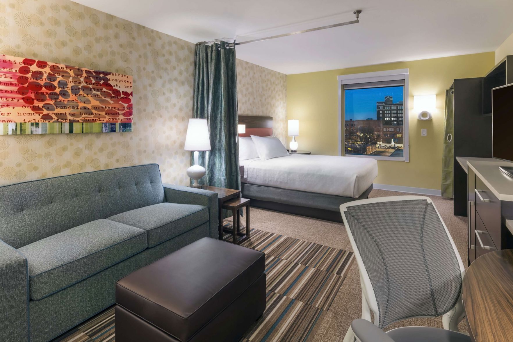 Premium bedding, in-room safe, free cribs/infant beds, free WiFi