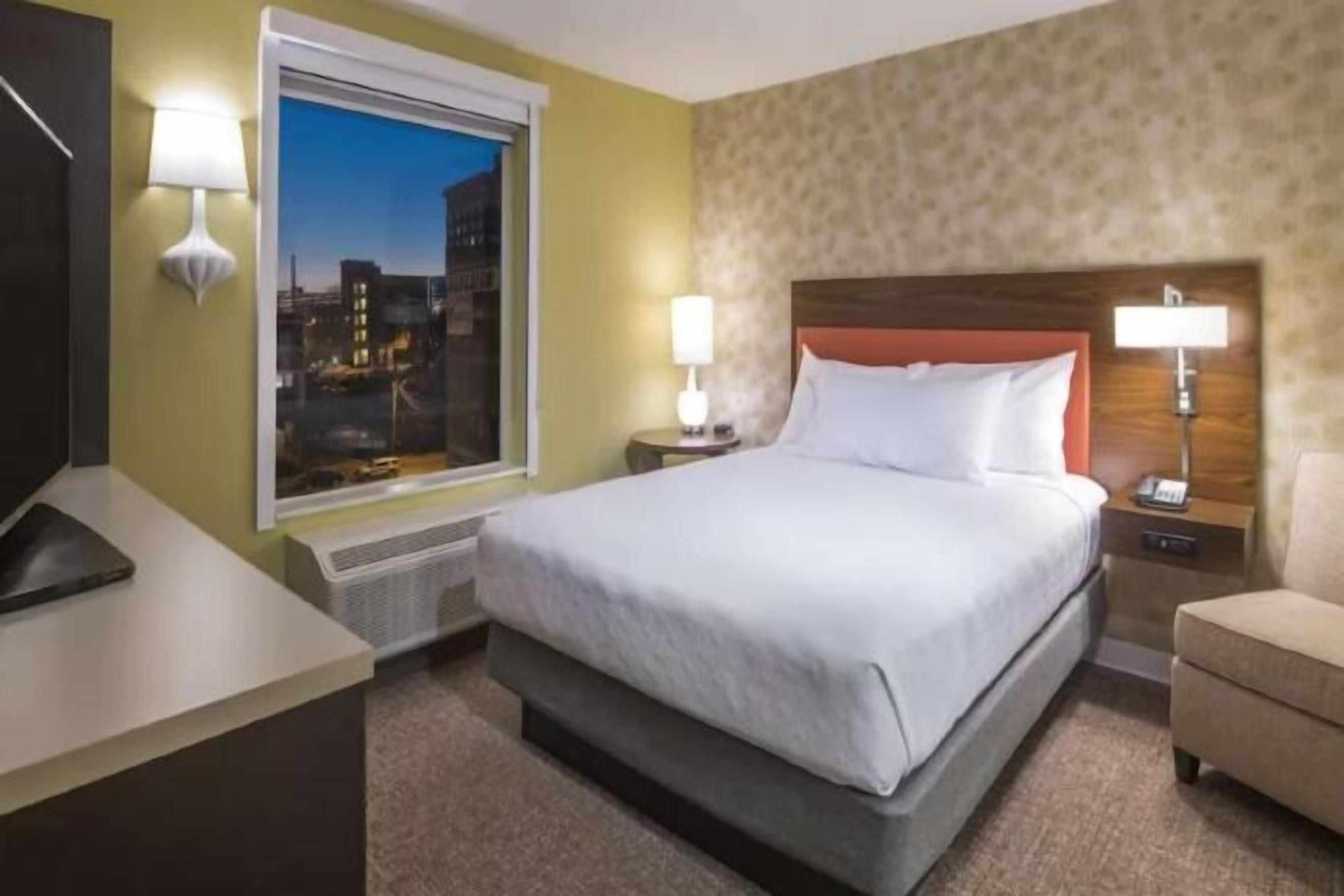 Premium bedding, in-room safe, free cribs/infant beds, free WiFi