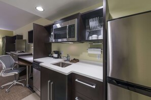 Full-sized fridge, microwave, dishwasher, coffee/tea maker - Home2 Suites by Hilton Kansas City Downtown (Kansas City)