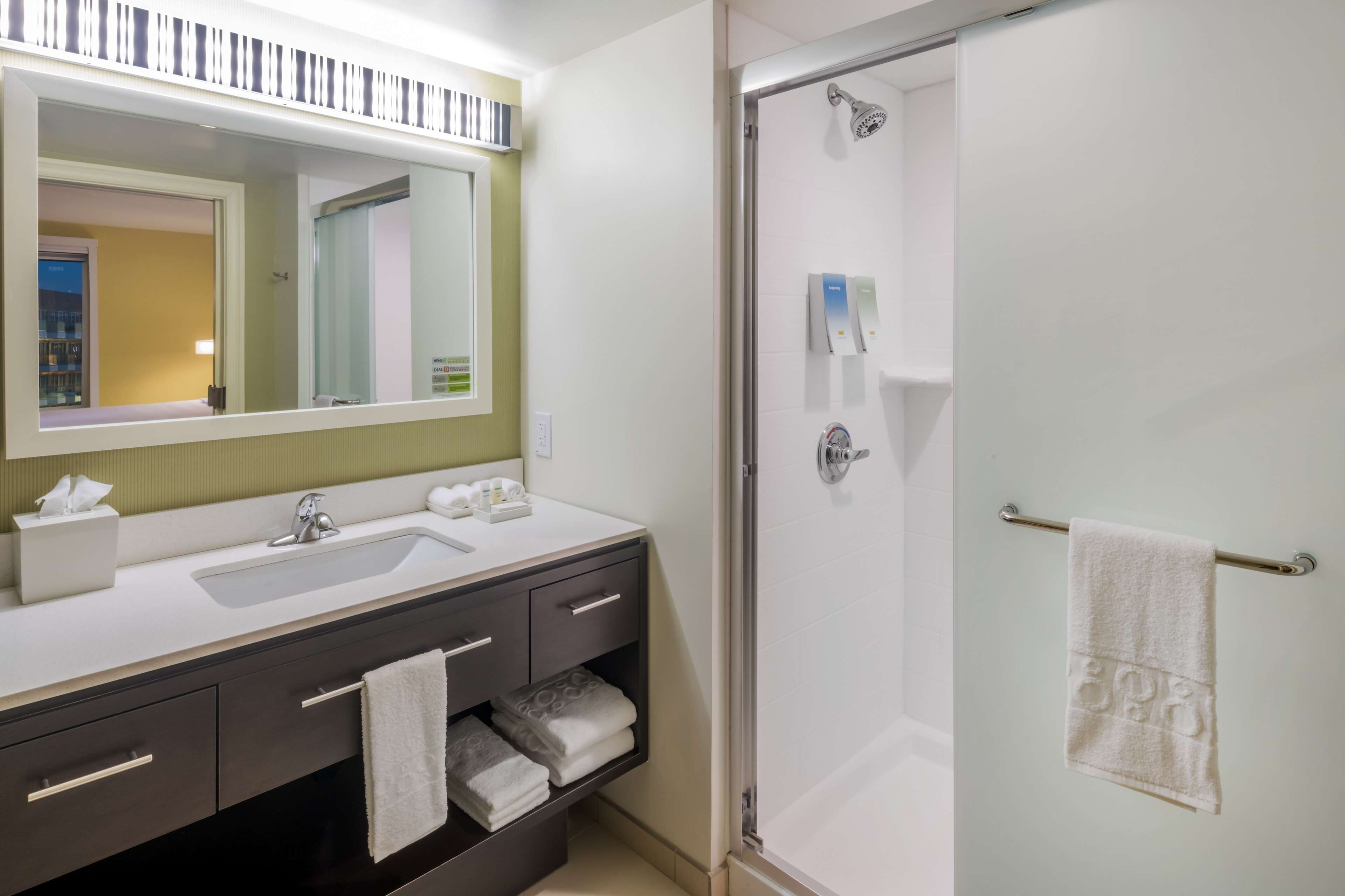 suite, 1 bedroom, balcony | bathroom | free toiletries, towels