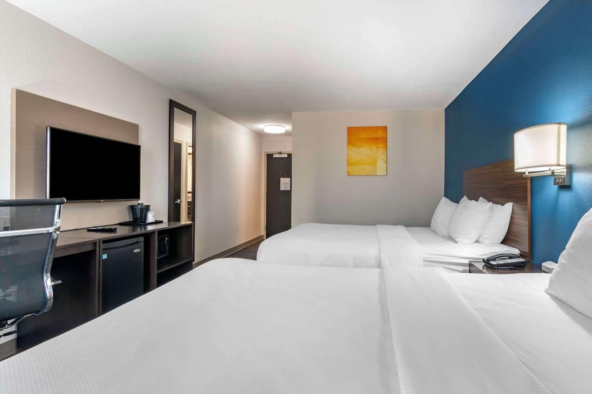 Desk, iron/ironing board, cots/infant beds, free WiFi