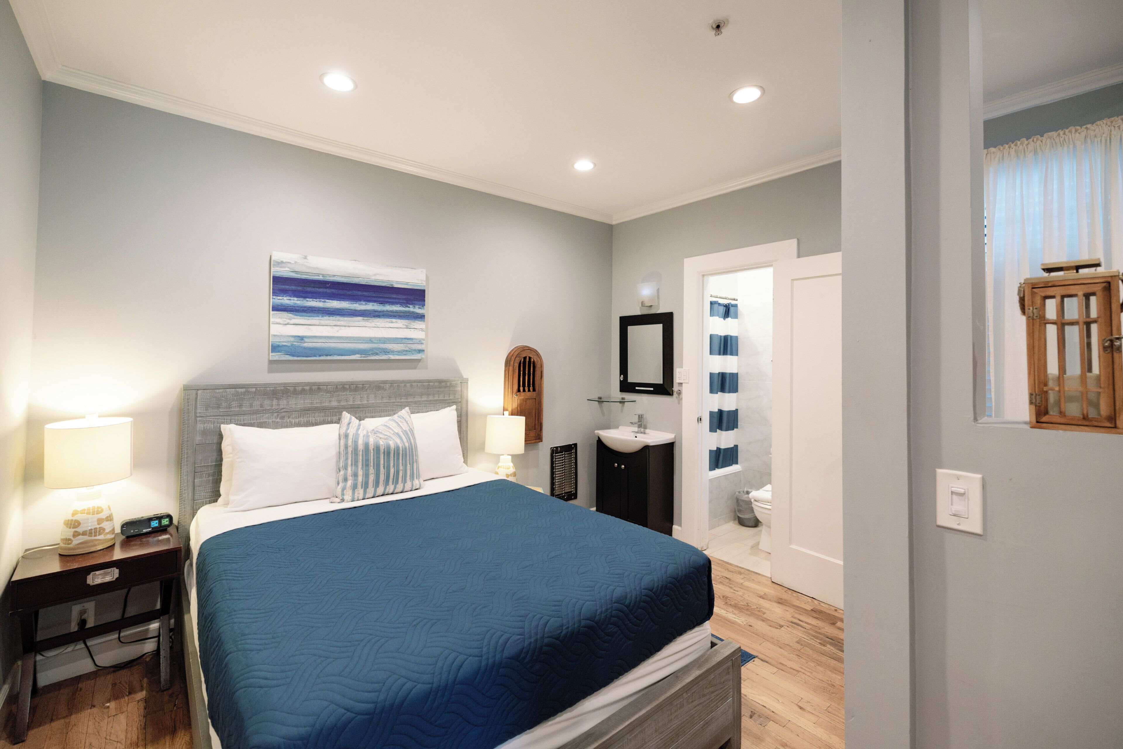 Deluxe 1-Bedroom Suite | Premium bedding, down comforters, memory foam beds, desk