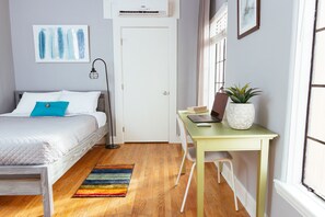 Sunny 1-Bedroom Suite | วิวจากห้องพัก