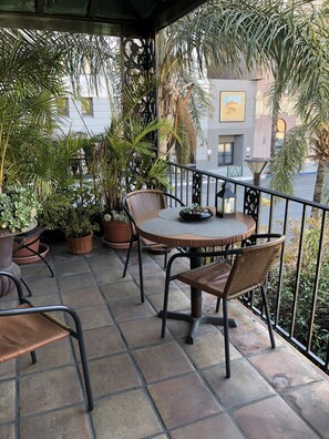 Cocktail bar - The Historic Broadlind Hotel at Long Beach Convention Center (Long Beach)