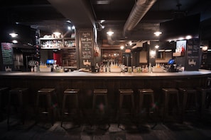 Cocktail bar - The Historic Broadlind Hotel at Long Beach Convention Center (Long Beach)