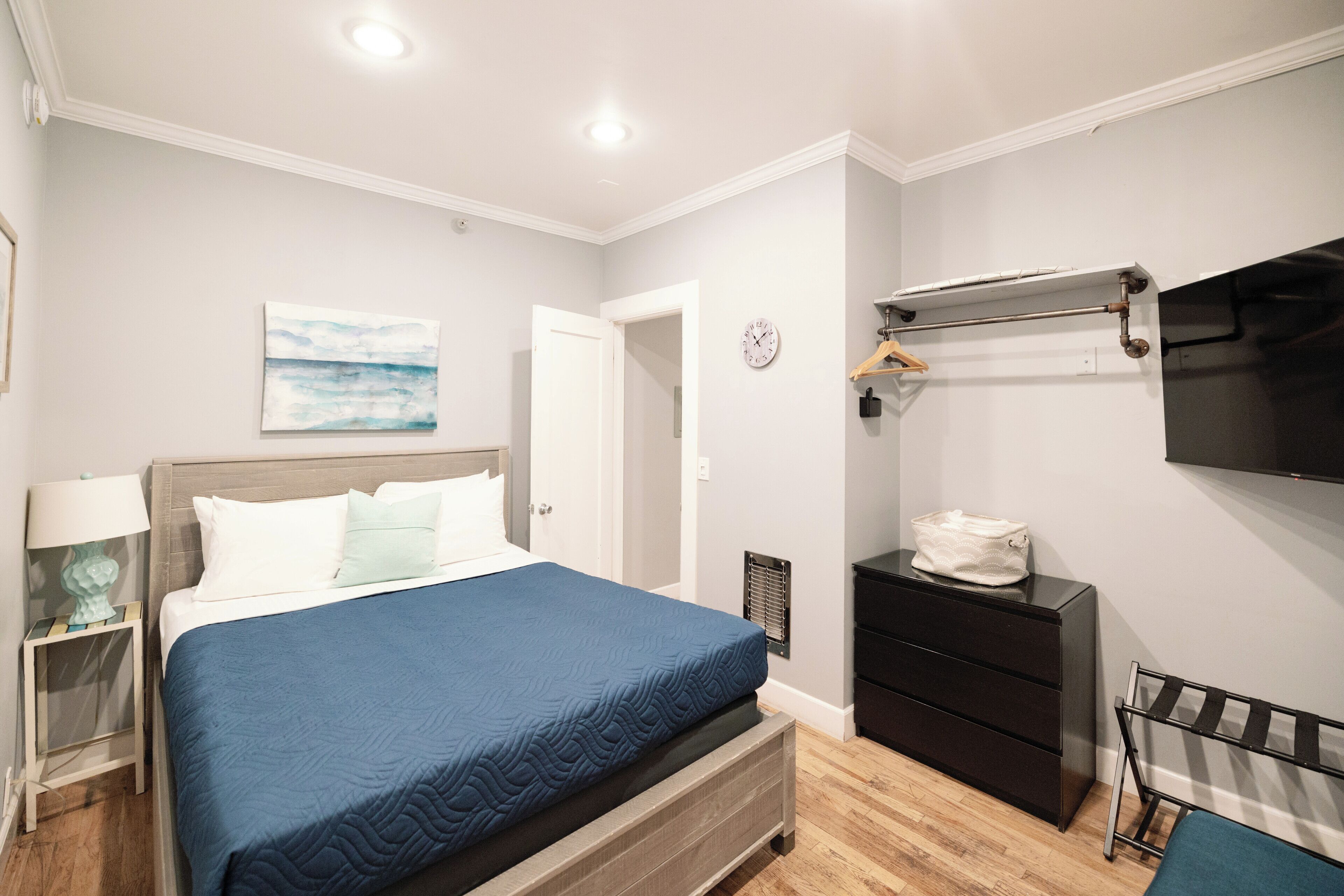 Urban 1-Bedroom Suite | Premium bedding, down comforters, memory foam beds, desk