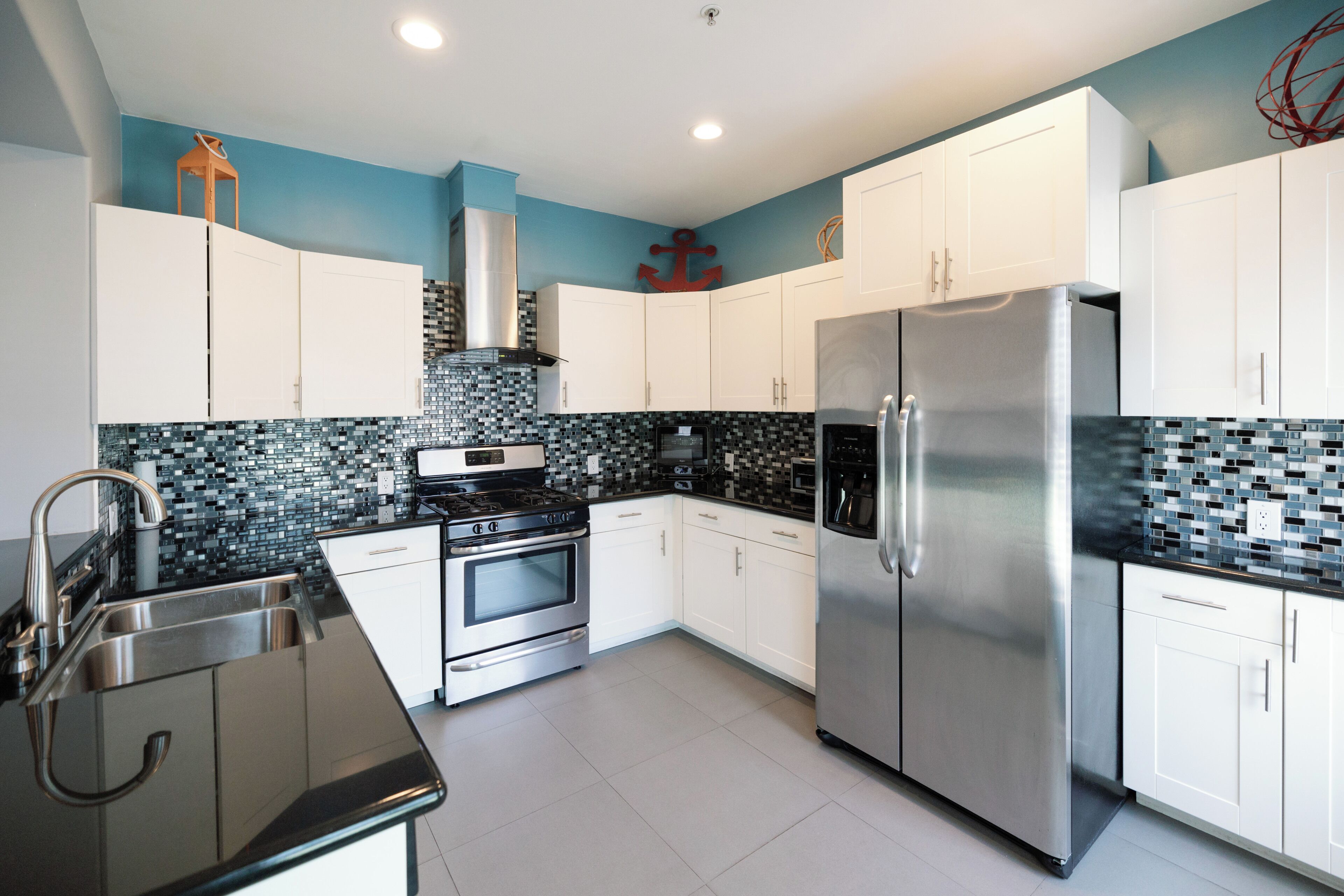 Suite Deluxe, 2 habitaciones | Cocina privada | Refrigerador, microondas, horno y parrilla de estufa 