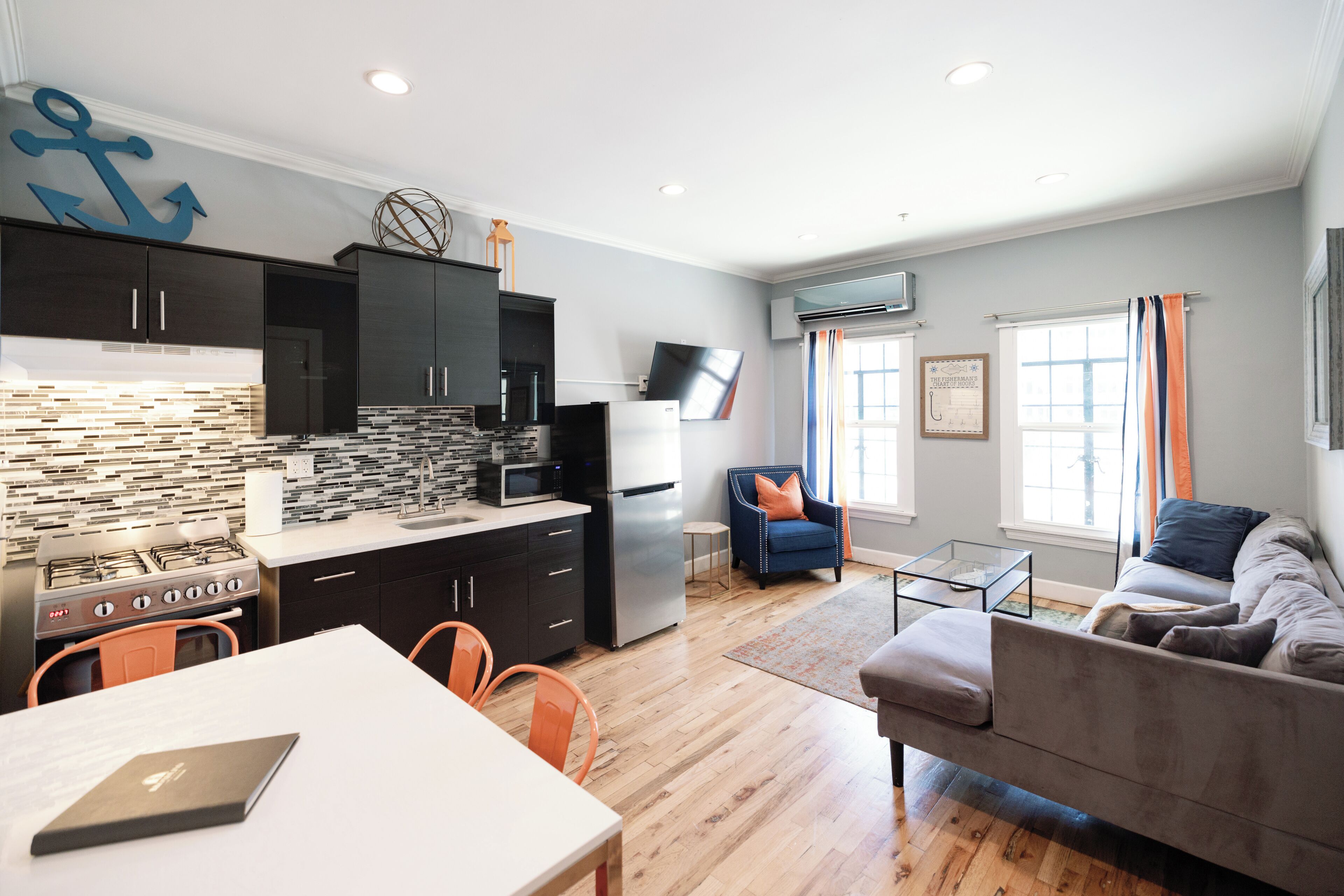 Deluxe 1-Bedroom Suite | Cozinha privada | Geladeira, micro-ondas, fogão, cooktop