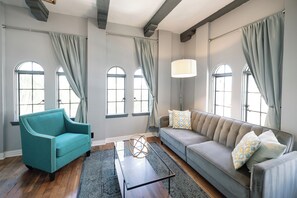 Luxury Penthouse Suite | Living area | 55-inch flat-screen TV with digital channels, TV - The Historic Broadlind Hotel at Long Beach Convention Center (Long Beach)