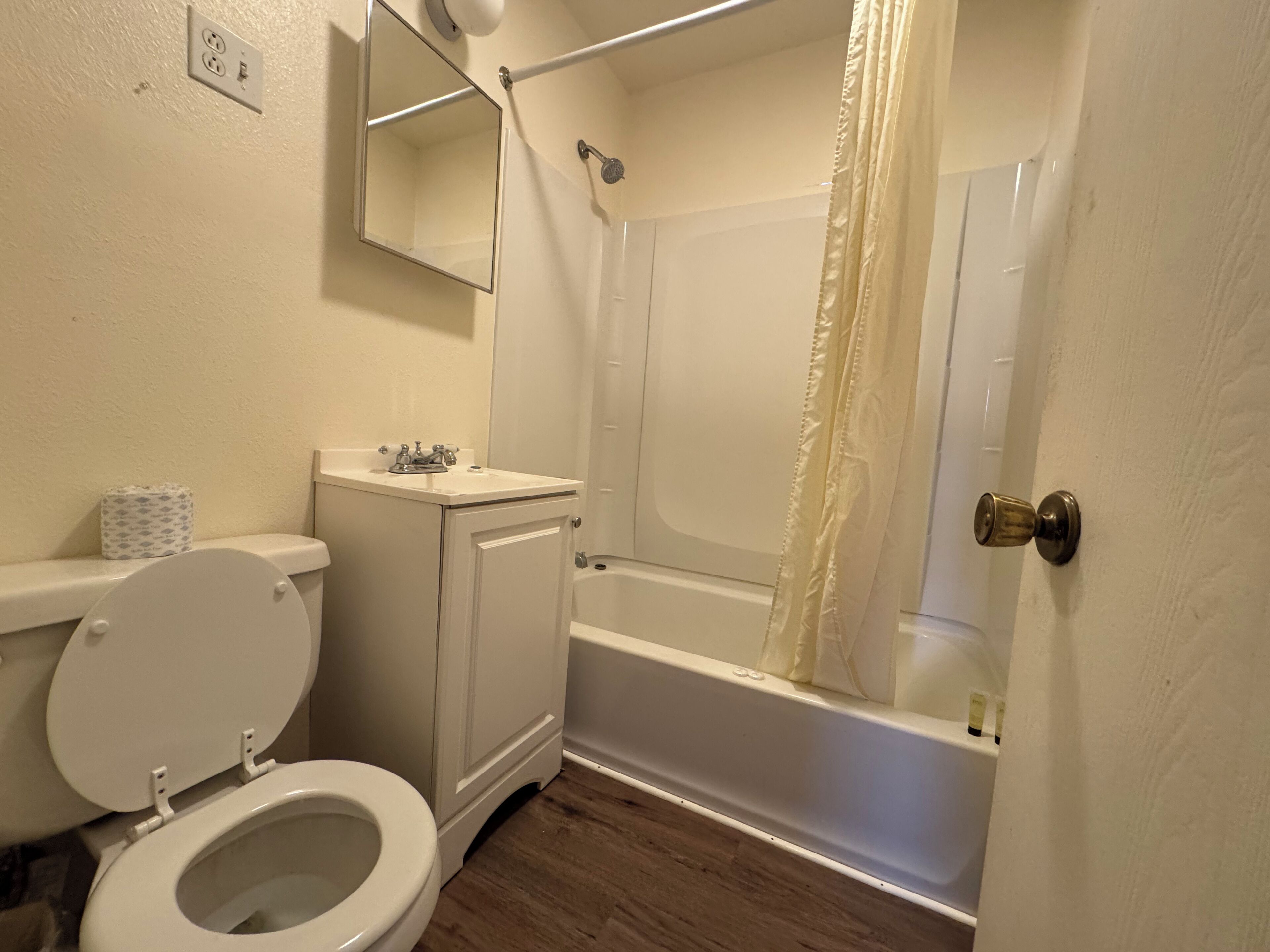 Room, 2 Queen Beds, Non Smoking | Bathroom | Free toiletries, towels
