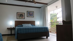 Deluxe Triple Room, Multiple Beds, City View | Premium bedding, desk, free WiFi - Hotel del Oeste B&B (Cali)