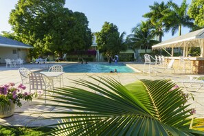 Outdoor pool, sun loungers - Seawind On The Bay Beach Condo OLR (Montego Bay)