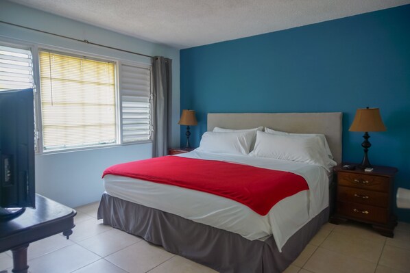 Signature Apartment, Multiple Beds, Pool View, Poolside