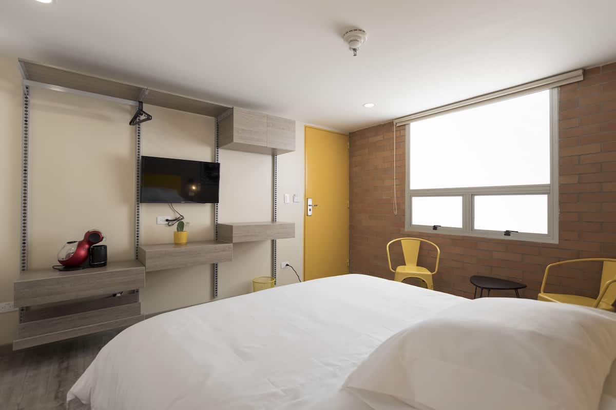Executive eenpersoonskamer, 1 queensize bed | Luxe beddengoed, een kluis op de kamer, een bureau, geluiddichte muren