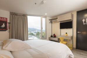 Luxe beddengoed, een kluis op de kamer, een bureau, geluiddichte muren